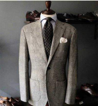 不同形態(tài)的人定制西服應(yīng)該怎樣選擇。